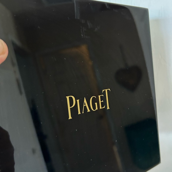 Piaget black laquer watch box. - Picture 7 of 9